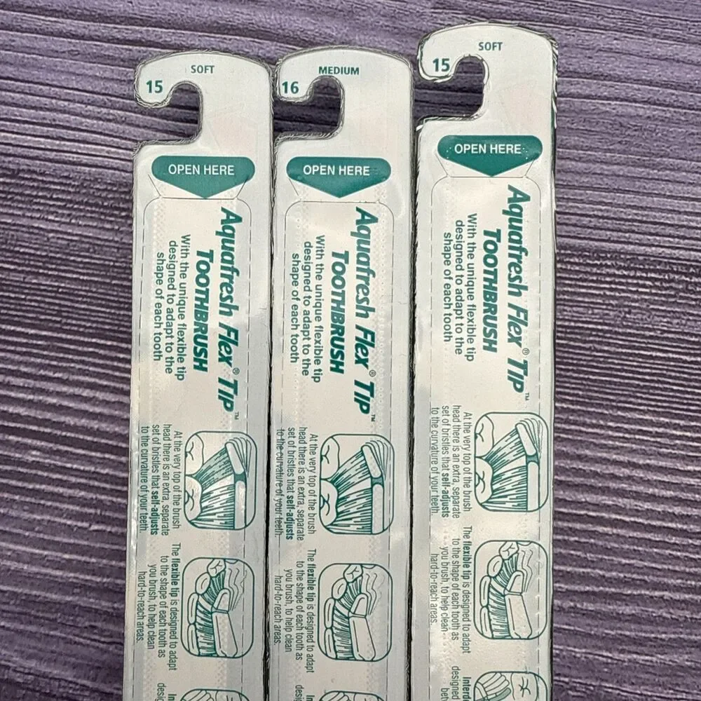 3 LOT VTG 2000 Aqua Fresh Flex Tip Toothbrush Soft Bristles 15/16 Interdental
